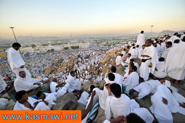 لبيك اللهم لبيك نداءٌ يوحد المسلمين في عرفات-4 ملايين حاج يقفون اليوم علي صعيد جبل عرفات